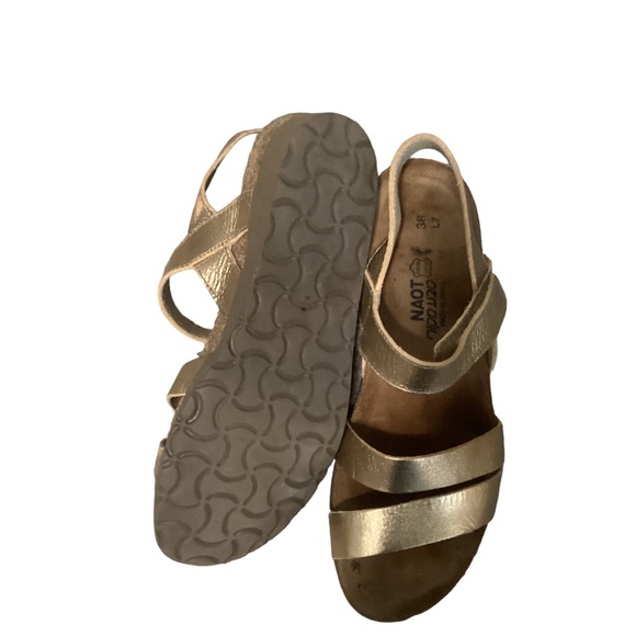 Naot Kayla Sandal in metallic gold size 38 - Picture 8 of 9